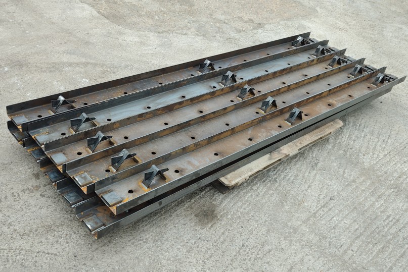 Rigid road form
